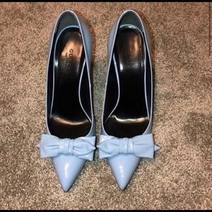 Gucci bow pumps